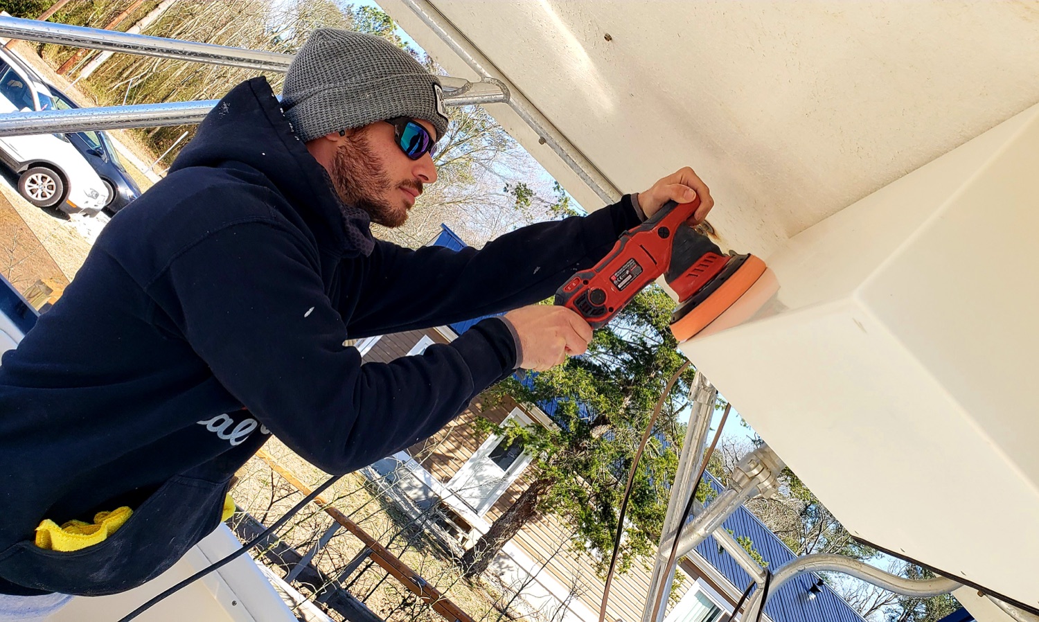 Boat hull polishing shown on the original client website
